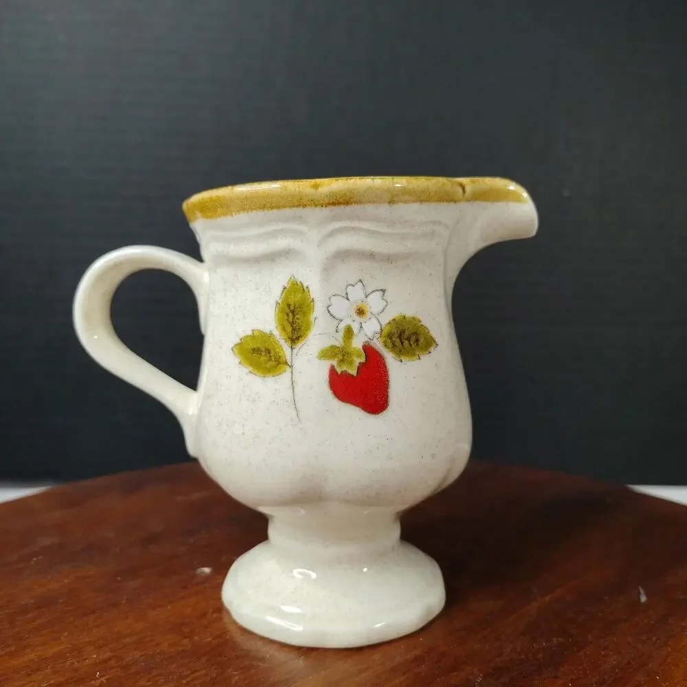 MIKASA Strawberry Festival Cream Creamer Pedestal